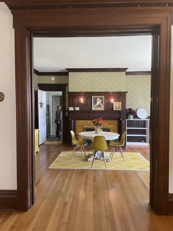 Dining - Cool apartment with AC in vibrant Davenport (Davenport)