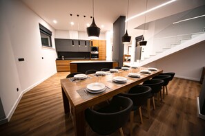 Dining - 4-bedroom villa in fabulous Novalja with WiFi, fitness room, AC (Novalja)