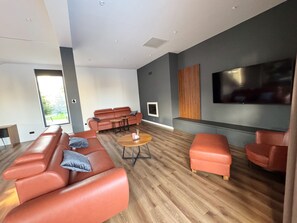 Smart TV, chimenea