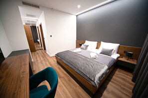 4 bedrooms, iron/ironing board, WiFi, bed sheets - 4-bedroom villa in fabulous Novalja with WiFi, fitness room, AC (Novalja)