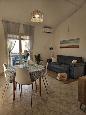 Dining - Apartment with sea-view terrace for breathtaking sunsets. (Nebida)