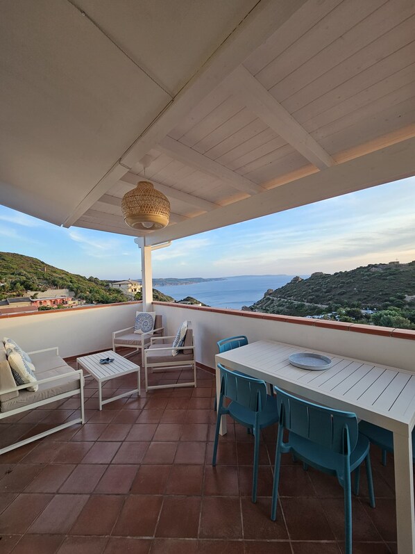 Outdoor dining - Apartment with sea-view terrace for breathtaking sunsets. (Nebida)