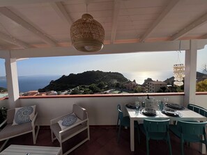 Outdoor dining - Apartment with sea-view terrace for breathtaking sunsets. (Nebida)