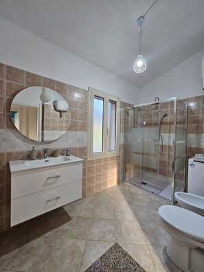 Shower, hair dryer, bidet, towels - Apartment with sea-view terrace for breathtaking sunsets. (Nebida)