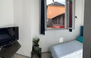 1 habitación, tabla de planchar con plancha, wifi y ropa de cama 