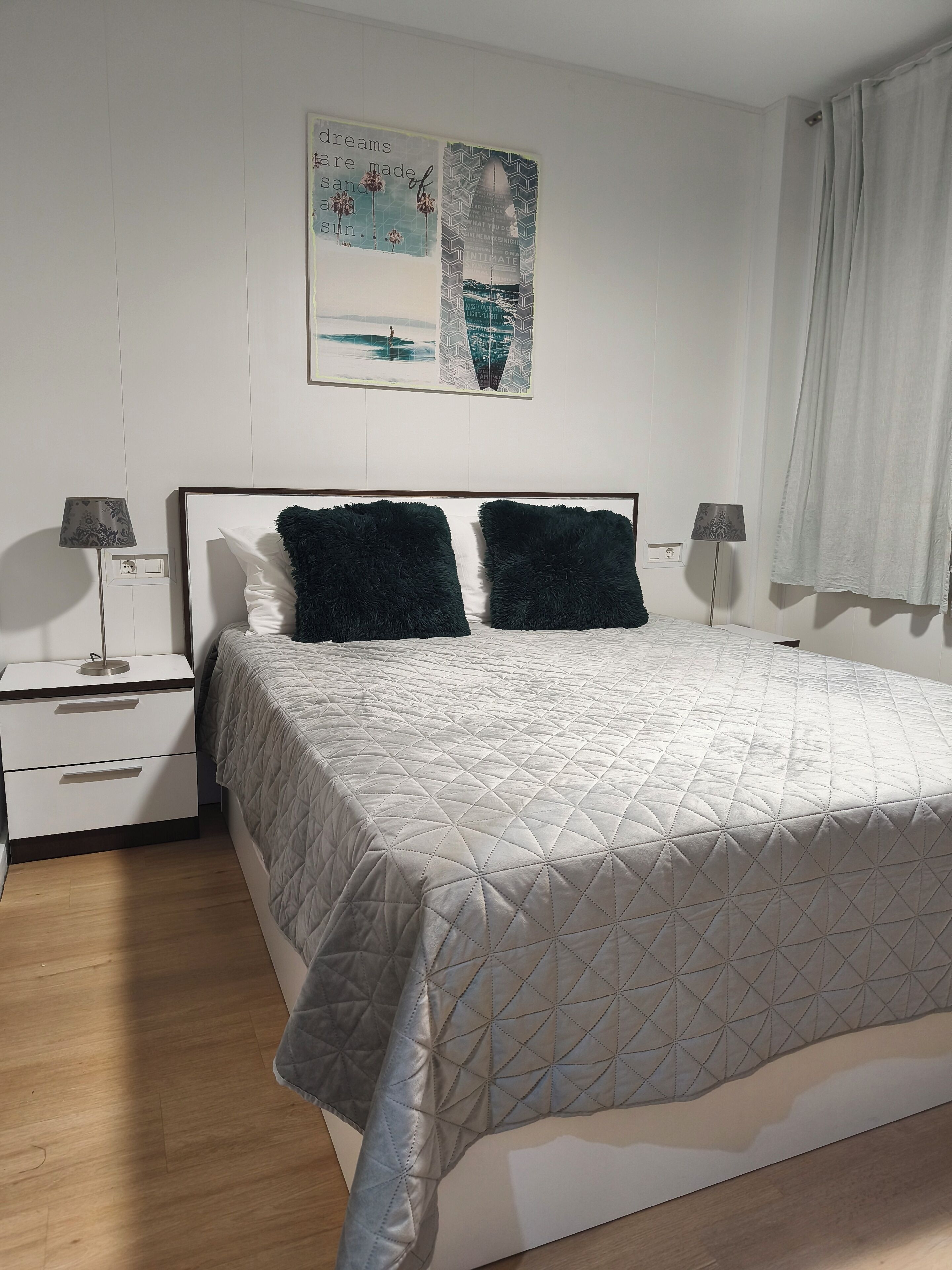 1 habitación, tabla de planchar con plancha, wifi y ropa de cama 