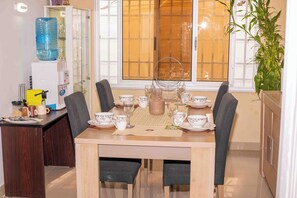 Dining - Modern, air-conditioned house with everything you need for a pleasant stay in Congo (Brazzaville)