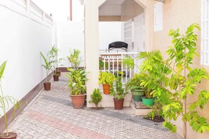 Terrace/patio - Modern, air-conditioned house with everything you need for a pleasant stay in Congo (Brazzaville)