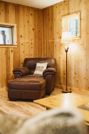 Interior - New Cabin | Hot Tub & Sauna (South Bloomingville)