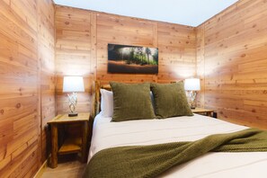 1 bedroom, free WiFi, bed sheets - New Cabin | Hot Tub & Sauna (South Bloomingville)