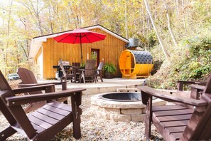 Outdoor dining - New Cabin | Hot Tub & Sauna (South Bloomingville)