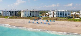Pool View 2 King | Golf, Beach & Tiki Bars