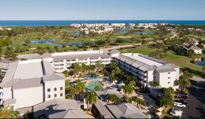 Marriott Hutchinson Island Beach Resort Golf &amp; Marina - Pool View 2 King | Golf, Beach & Tiki Bars (Stuart)