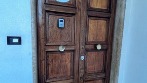 A double wooden door with a sign above it. - THE FIVE SAILS*****Water Front LUXURY HOUSE Genoa (Genova)