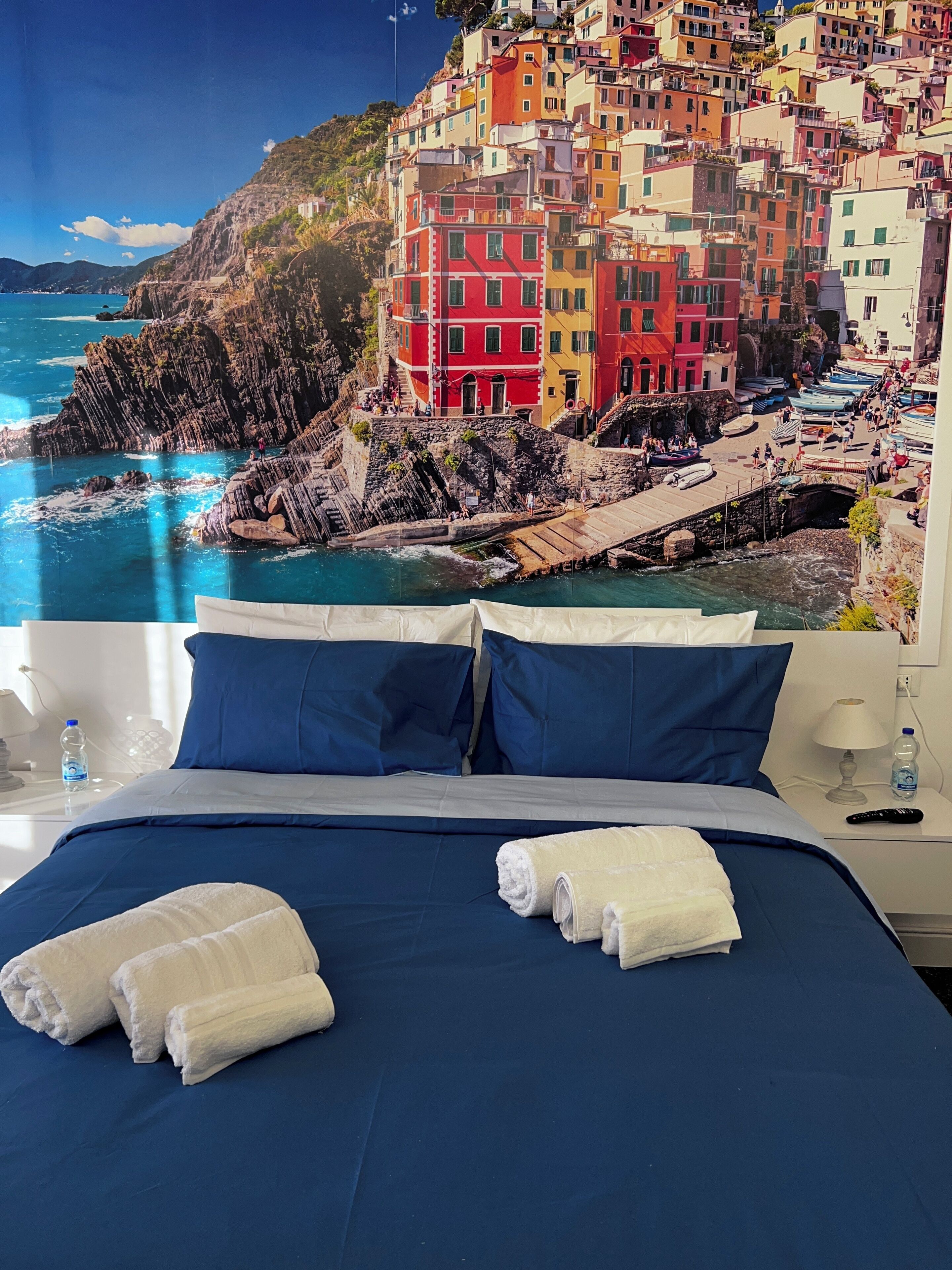 3 多间卧室、客房内保险箱、办公桌、熨斗/熨衣板