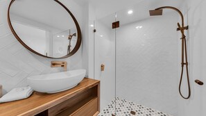 Shower - Bellvilla - Kingfisher 5 Bd Suite (Merimbula)