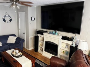 Smart TV, fireplace, stereo