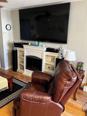 Smart TV, fireplace, stereo - 2B/2B COZY BEACH GETAWAY IN OCEAN LAKES RESORT MYRTLE BEACH SC w/GOLF CART (Myrtle Beach)