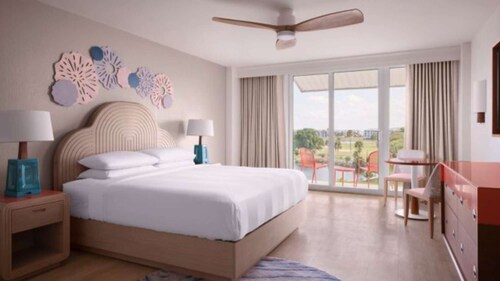 Direct Golf Course Access | Outdoor Pool & Gym