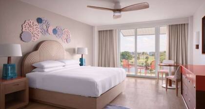 Direct Golf Course Access | Outdoor Pool & Gym
