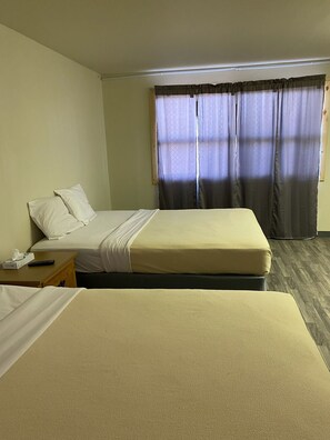 Standard Quadruple Room, 2 Queen Beds, Non Smoking