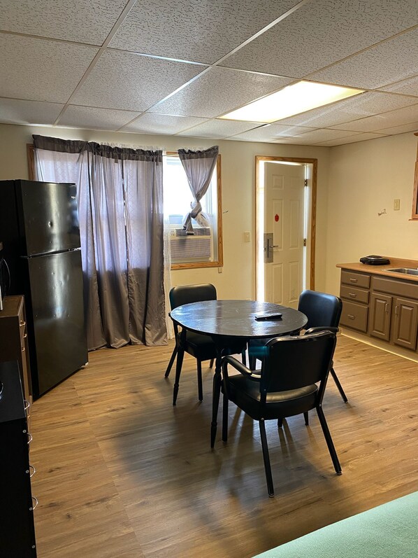 Laptop workspace, free WiFi, bed sheets