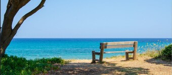 A Caserella - Bed and Breakfast "Canari " in village house with garden at 300 m altitude
