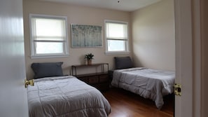 3 chambres, fer et planche à repasser, Wi-Fi, draps fournis
