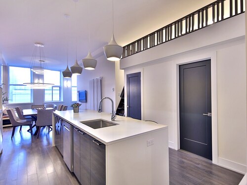 Chic 3-bedroom condo in beautiful Old Port Montréal