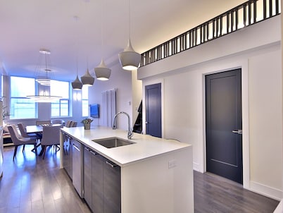 Chic 3-bedroom condo in beautiful Old Port Montréal