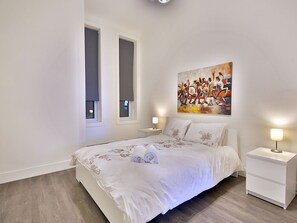 3 bedrooms, desk, iron/ironing board, travel crib