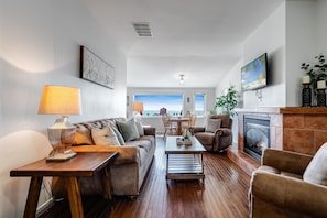 Smart TV, fireplace