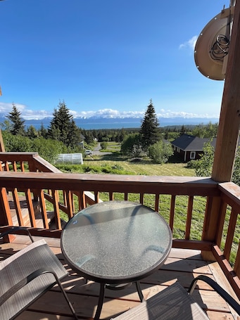 Outdoor dining. Adorable apartment with unparalleled glacier Mountain View’s in charming Homer.