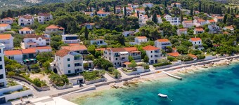 Three bedroom Apartment with terrace and sea view
