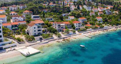 Three bedroom Apartment with terrace and sea view