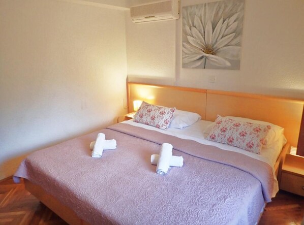 1 habitación, internet y ropa de cama 