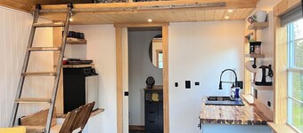 Off grid solar powered tiny home.  Remotely located yet minutes from town.