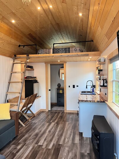 Off grid solar powered tiny home.  Remotely located yet minutes from town.
