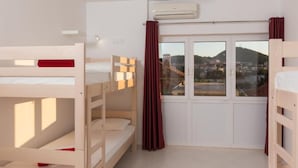 1 habitación, tabla de planchar con plancha, internet y ropa de cama 