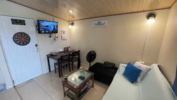 1 habitación, tabla de planchar con plancha, wifi gratis y ropa de cama
