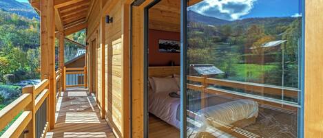 6 bedrooms, iron/ironing board, travel crib, free WiFi