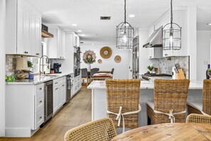 Micro-ondas, fogão, cooktop, lava-louças