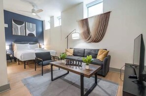 8 chambres, fer et planche à repasser, Wi-Fi, draps fournis