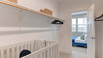 3 makuuhuonetta, silitysrauta/-lauta, Wi-Fi, vuodevaatteet