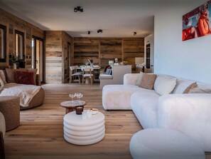 TV, stereo - Loft Saeko - great outdoors and cosy interior for 8 - OVO Network (Cohennoz)