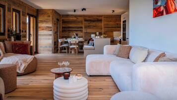 TV, fireplace, stereo