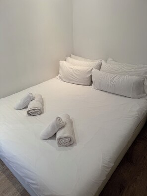 1 chambre, fer et planche à repasser, Wi-Fi, draps fournis