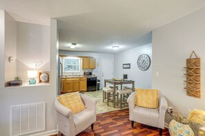 Interior - 3 Mi to Cherokee Reservoir: ‘Blue Haven Bungalow’ (Morristown)