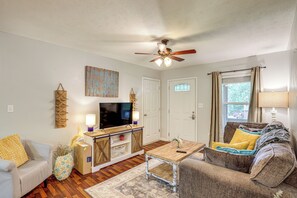 TV - 3 Mi to Cherokee Reservoir: ‘Blue Haven Bungalow’ (Morristown)