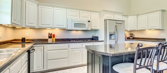 Near Bull Shoals Lake: Spacious Golfer's Getaway!